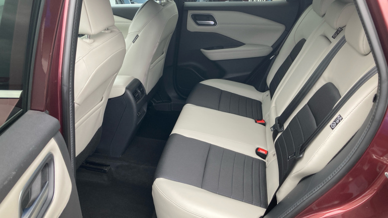 Nissan Qashqai 1.3 DiG-T MH 158 Tekna 5dr Xtronic Petrol Hatchback